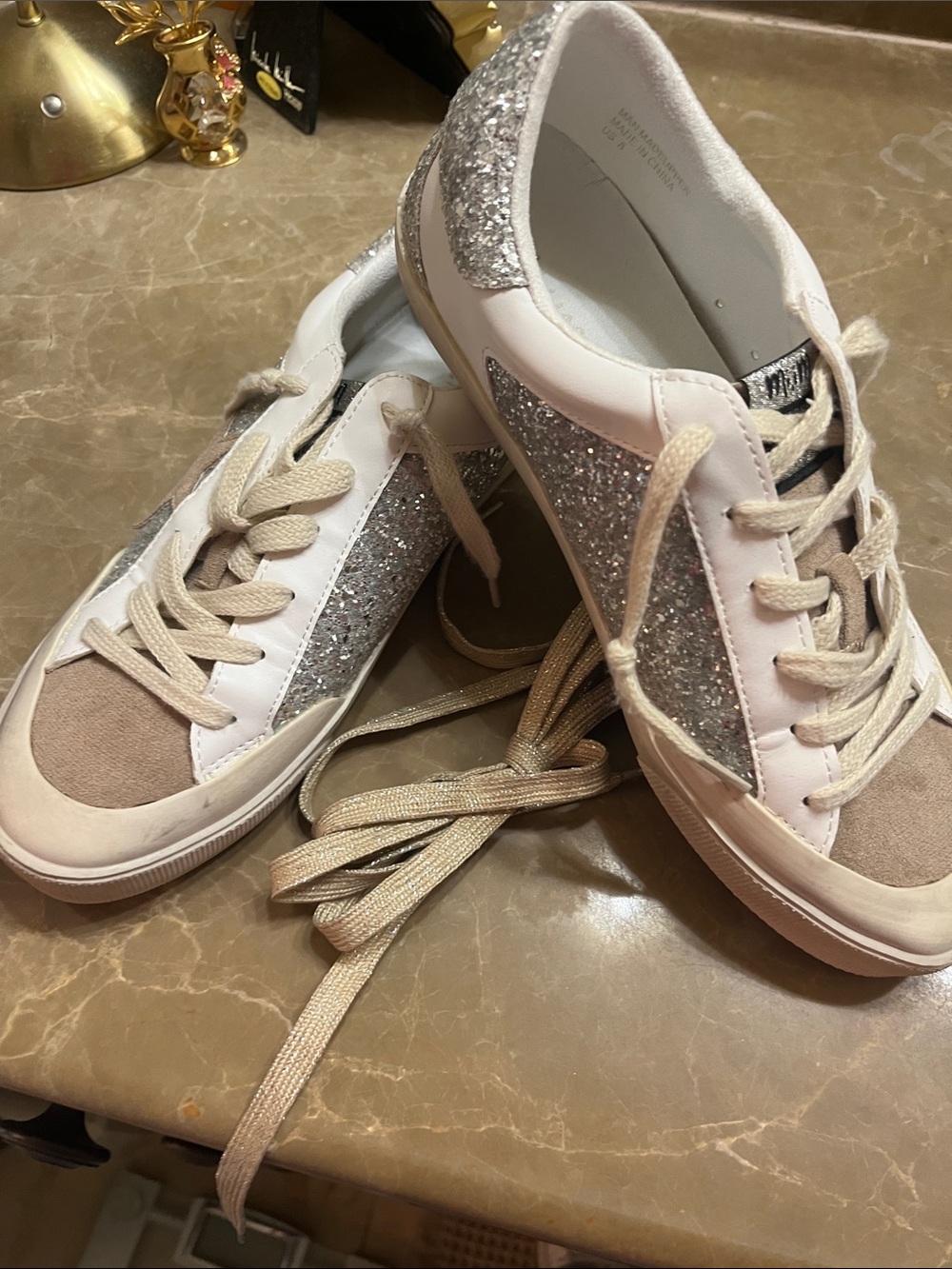 Casual Glitter Accent Women’s Sneakers - White & Beige